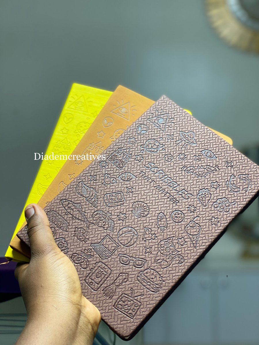OlajesuLAYOmiii's tweet photo. Let’s assume we’re giving out 14 journals to SINGLE people as Valentine’s gifts….

What color do you prefer, and why should we pick you? 🌝 https://t.co/YtnSoL1bzE
