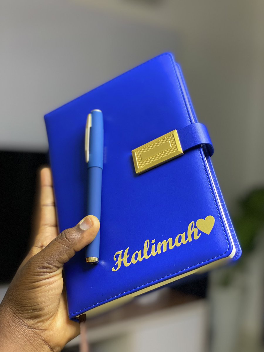 OlajesuLAYOmiii's tweet photo. Let’s assume we’re giving out 14 journals to SINGLE people as Valentine’s gifts….

What color do you prefer, and why should we pick you? 🌝 https://t.co/YtnSoL1bzE