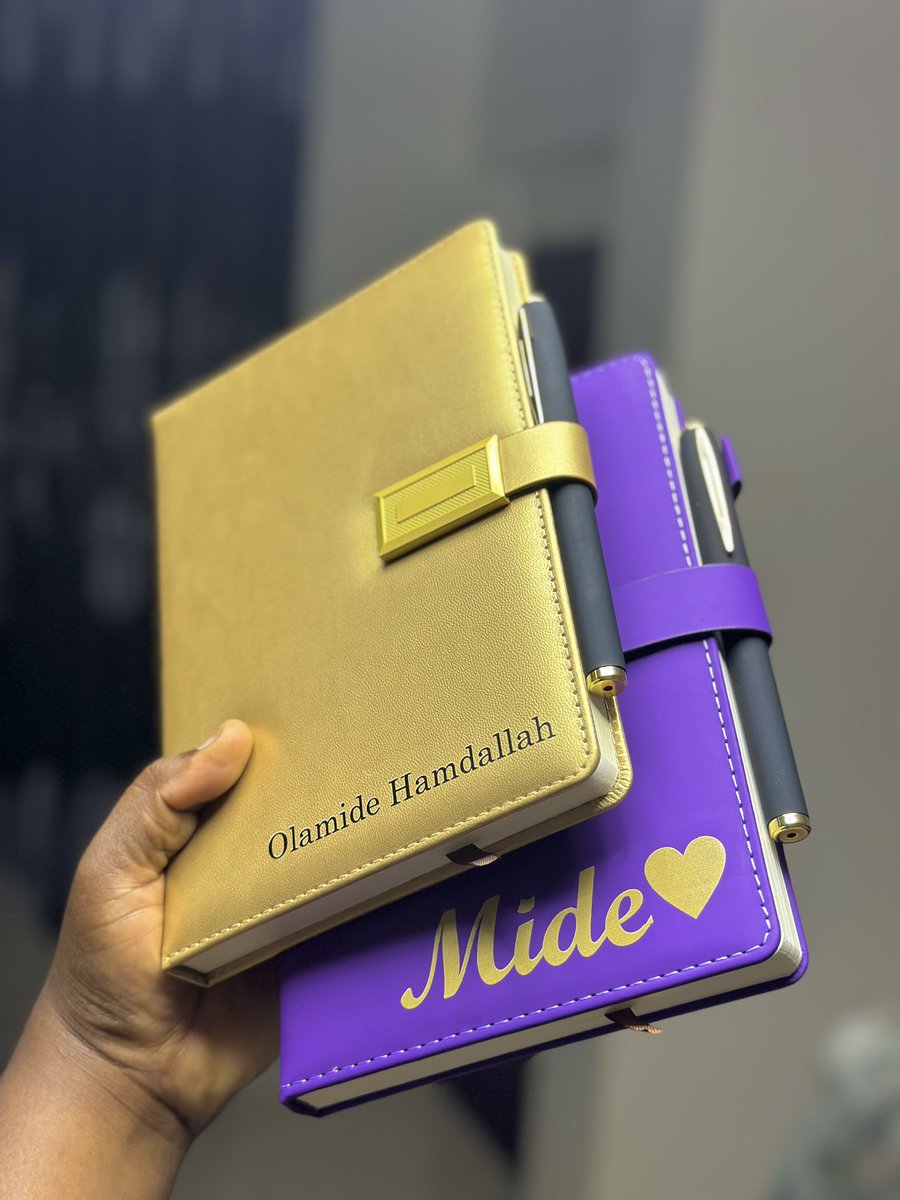 OlajesuLAYOmiii's tweet photo. Let’s assume we’re giving out 14 journals to SINGLE people as Valentine’s gifts….

What color do you prefer, and why should we pick you? 🌝 https://t.co/YtnSoL1bzE