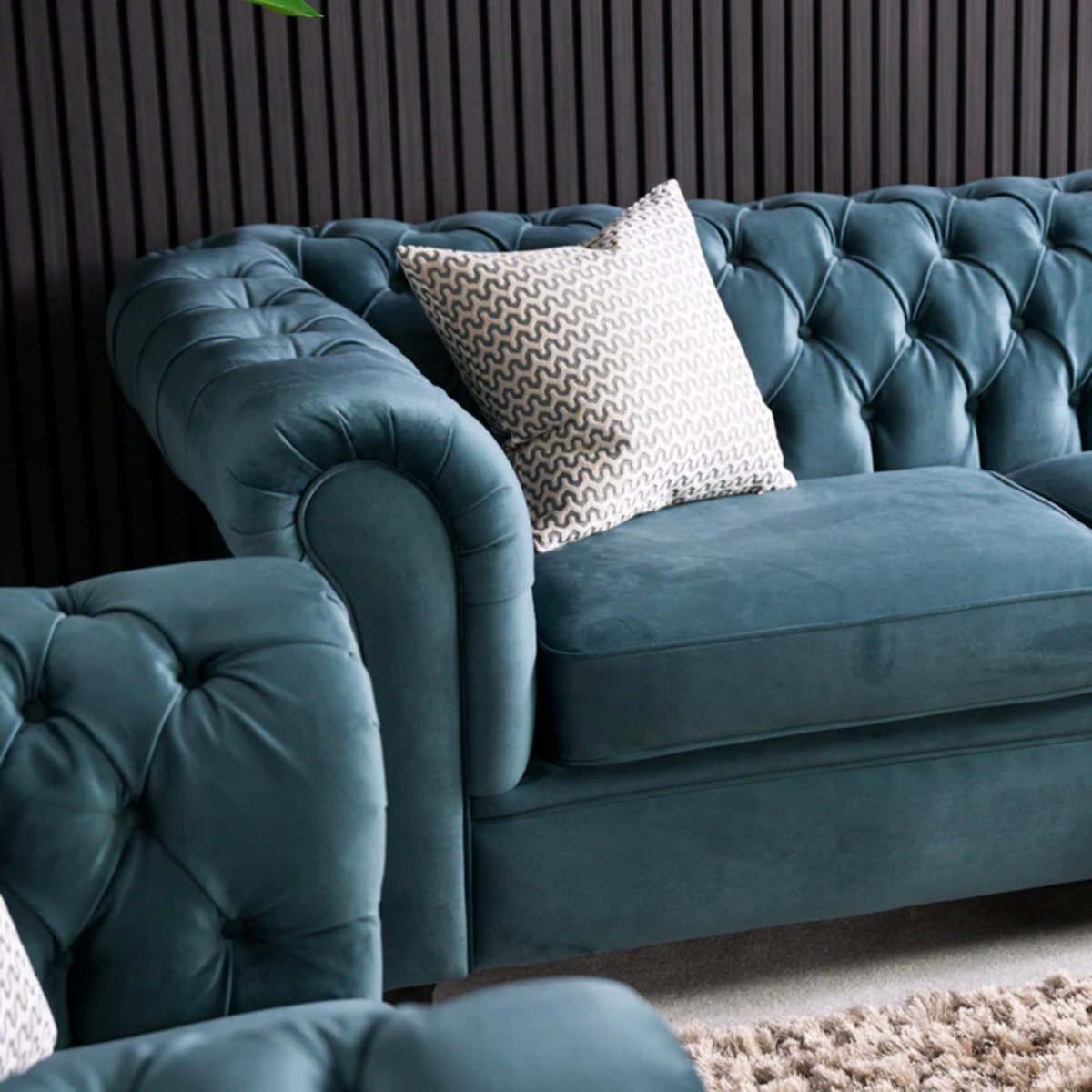 FWHomestores's tweet photo. Winter Sale Alert!

Elevate your living room with the Dovecote 3 Seater Sofa—now up to 50% off!

Available in teal and mustard velvet, this Chesterfield-inspired sofa features a deep-buttoned back, rolled arms, and plush cushions for ultimate comfort.

#WinterSale #VelvetSofa https://t.co/yFRssxr6Iu