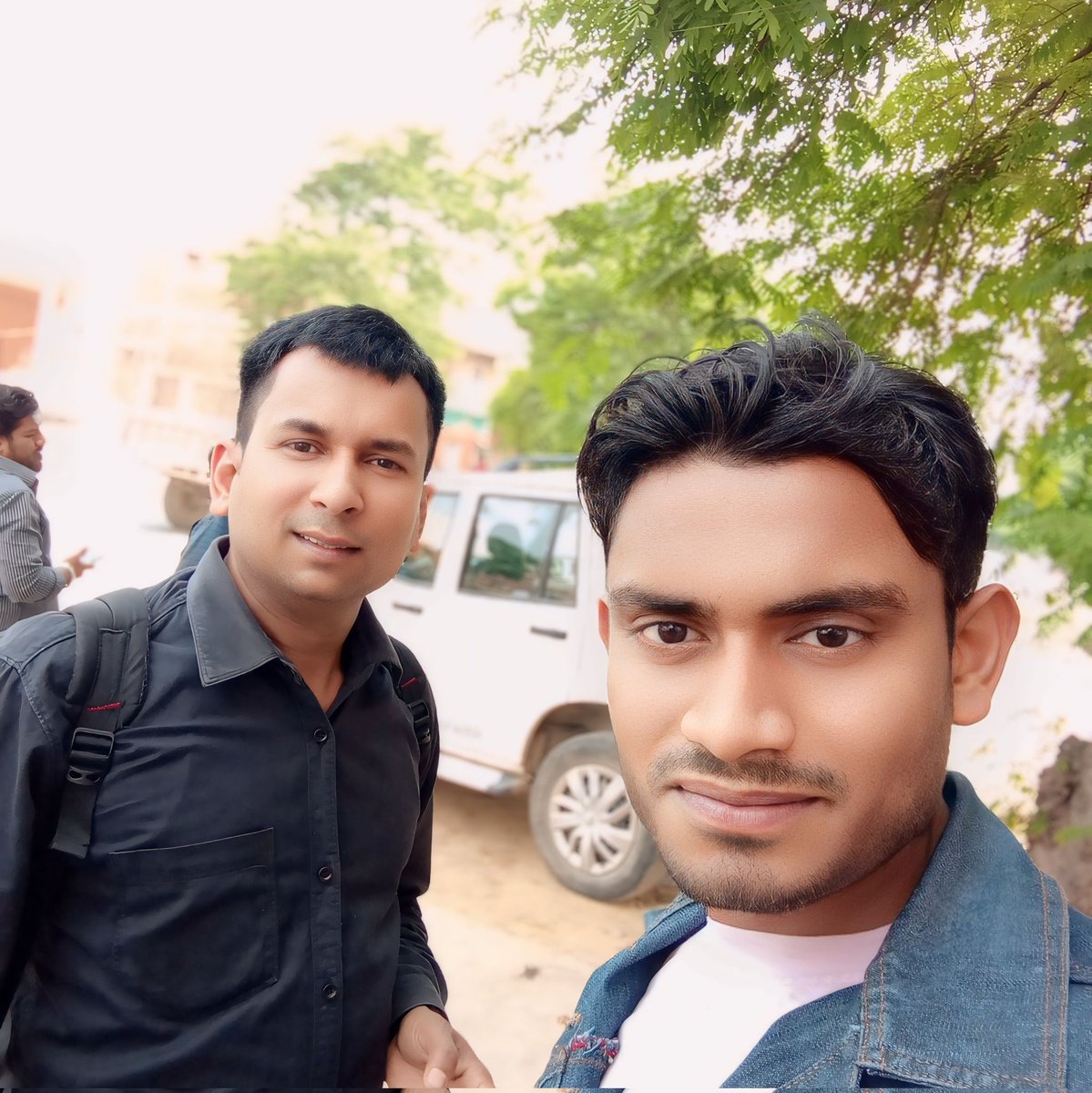 kushraman4's tweet photo. सुप्रसिद्ध लोक गायक, समाज को नई ऊर्जा देने वाले बड़े भाई आदरणीय @MrDhananjayKush जी को जन्मदिन की बहुत-बहुत शुभकामनाएं 🙏 #happybirthday
#Bhaiya @DrNavalKishore5 https://t.co/0bmI0LCLgG
