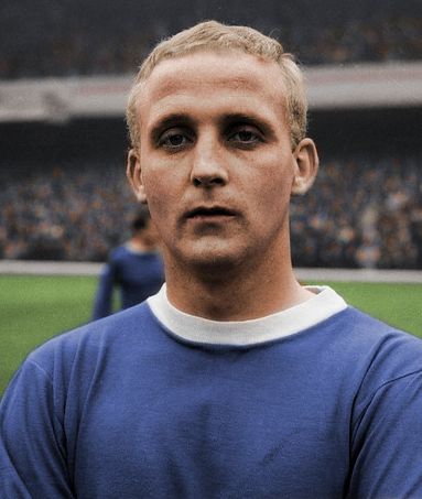Happy heavenly 👼 birthday to Alex Young one of the greatest players to grace Goodison Park..still brings a smile to your face when us older ones remember him....