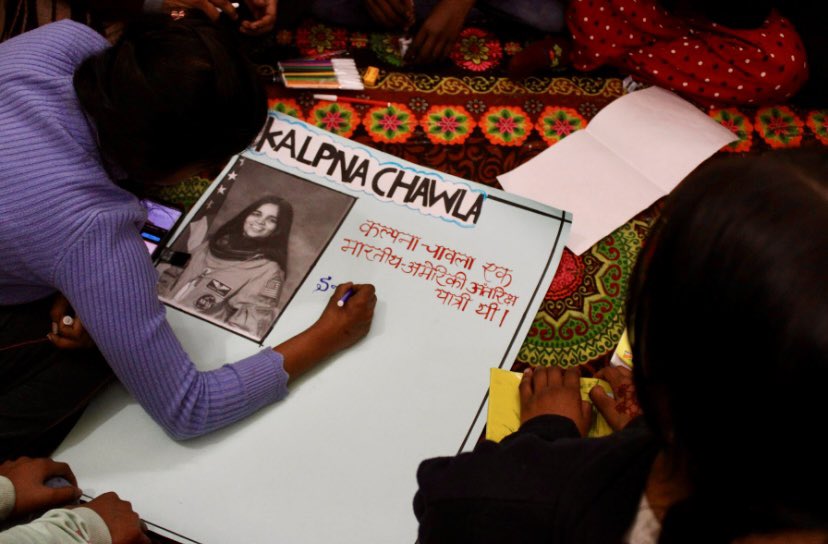 Learning about India’s women trailblazers! 

Young girls from over 107 slums in Delhi are deep diving into life lessons with life stories of some of the most inspiring Indian women who broke ceilings &amp; gender stereotypes.

पढ़ेंगी लड़कियाँ और आगे बढ़ेंगी लड़कियाँ!

👧 📖 ✏️