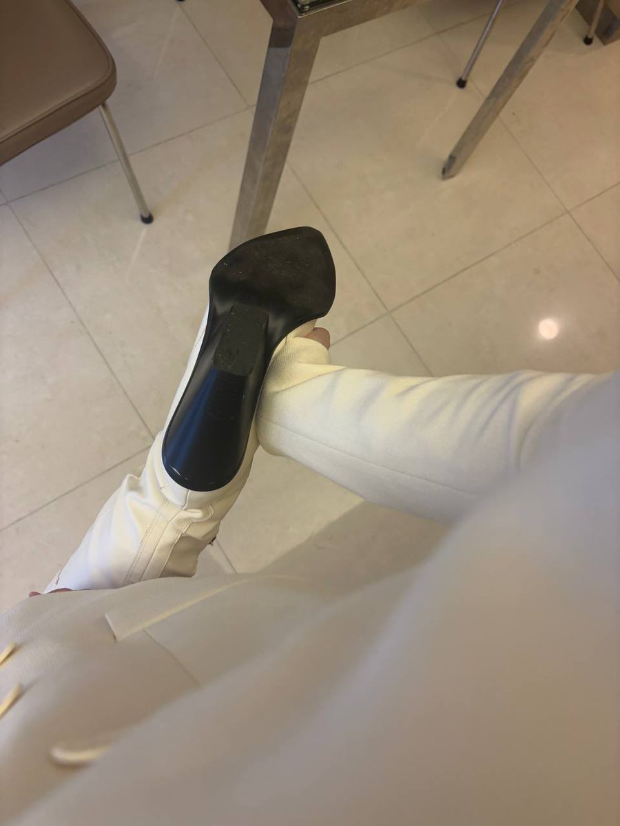 catalinago16353's tweet photo. Lame !!! 👅👅👅 perro 🐶 

#BootsLover #BootFetish #BootWorship #KneeHighBoots #ThighHighBoots #LeatherBoots #HeeledBoots #SexyBoots #BootObsession #BootDomination https://t.co/r1PXqp4SuI