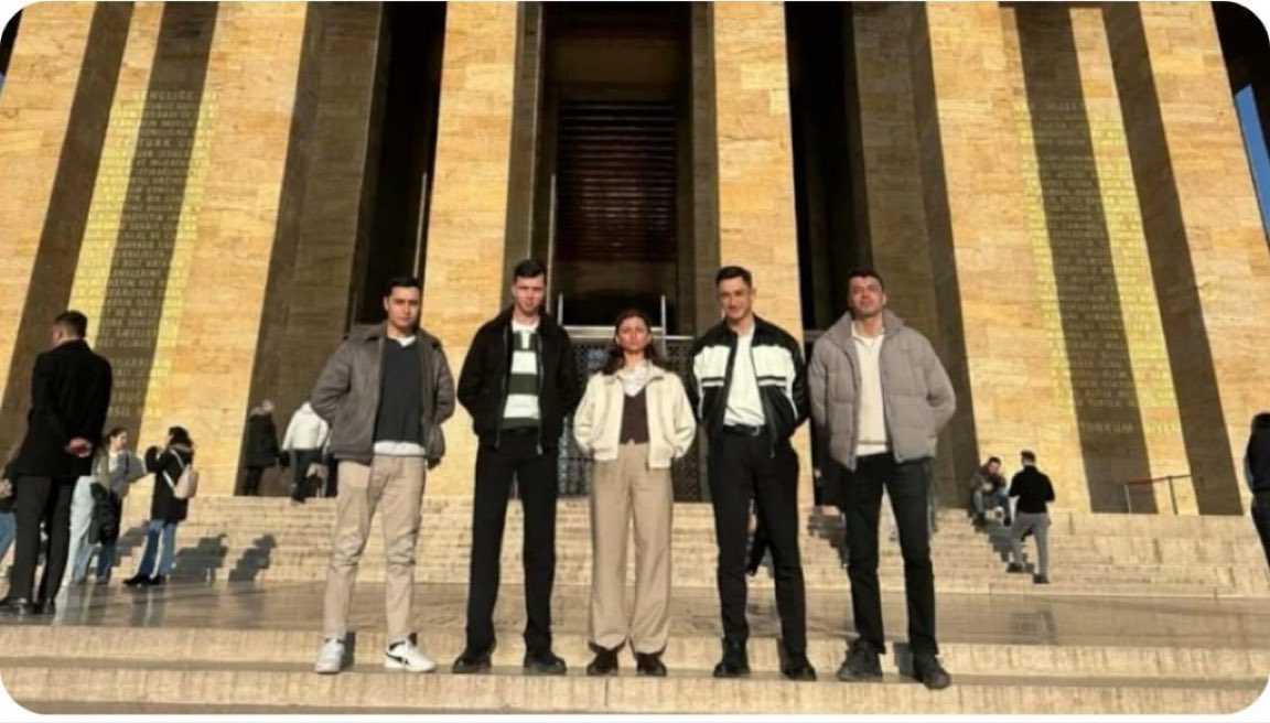 Generallerin imrendiği,
Onur abidesi teğmenlerimizle
Gurur duyuyoruz!

#TegmenlerimizinYanindayiz #SonDakika