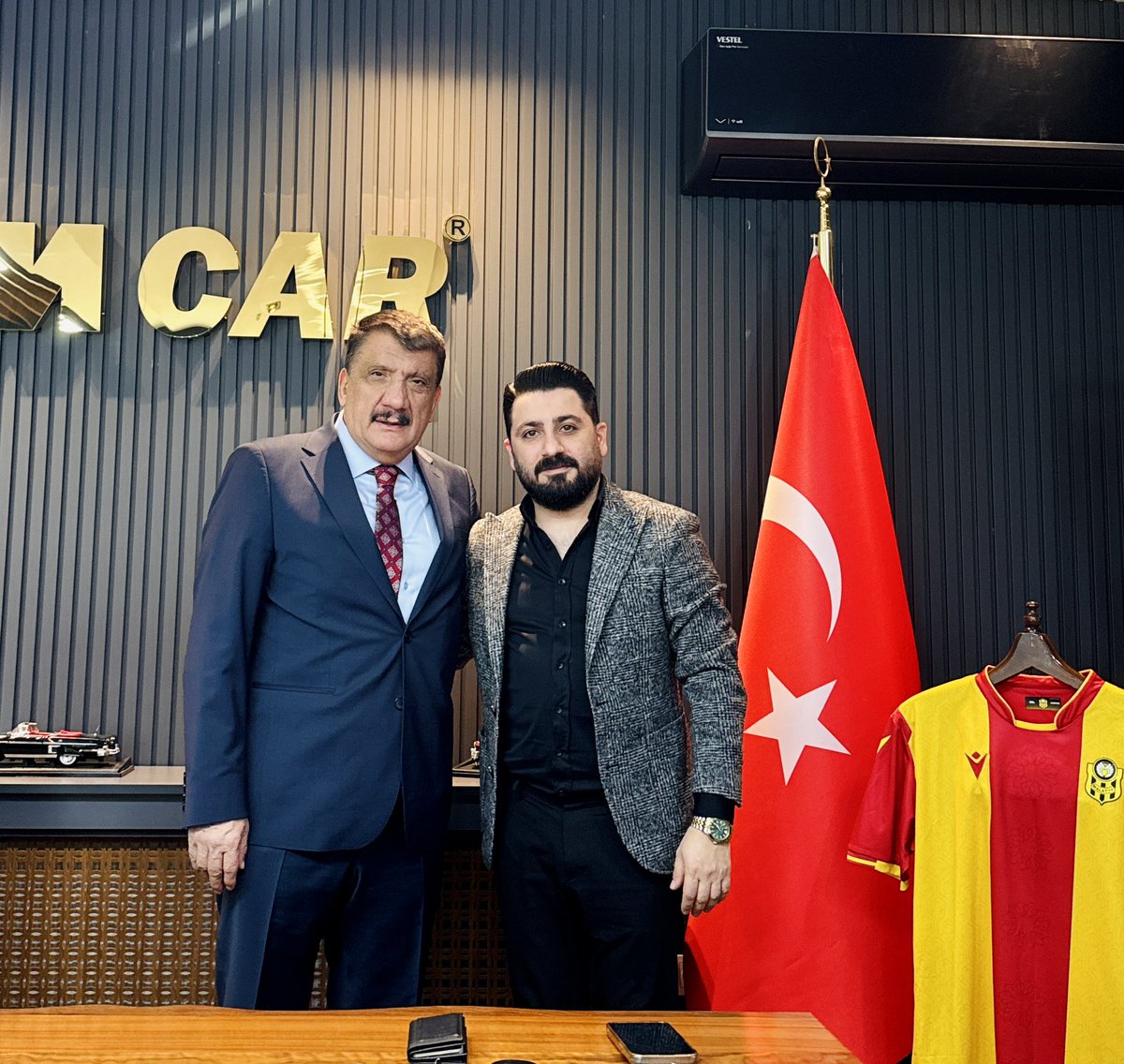 Malatya Büyükşehir Belediye Geçmiş Dönem Başkanımız Kıymetli Abim Selahattin Gürkan’a Ankara daki İşyerimize ziyaretinden Ötürü Teşekkür ederim… 

<a href="/selahattingrkn/">Selahattin Gürkan</a>