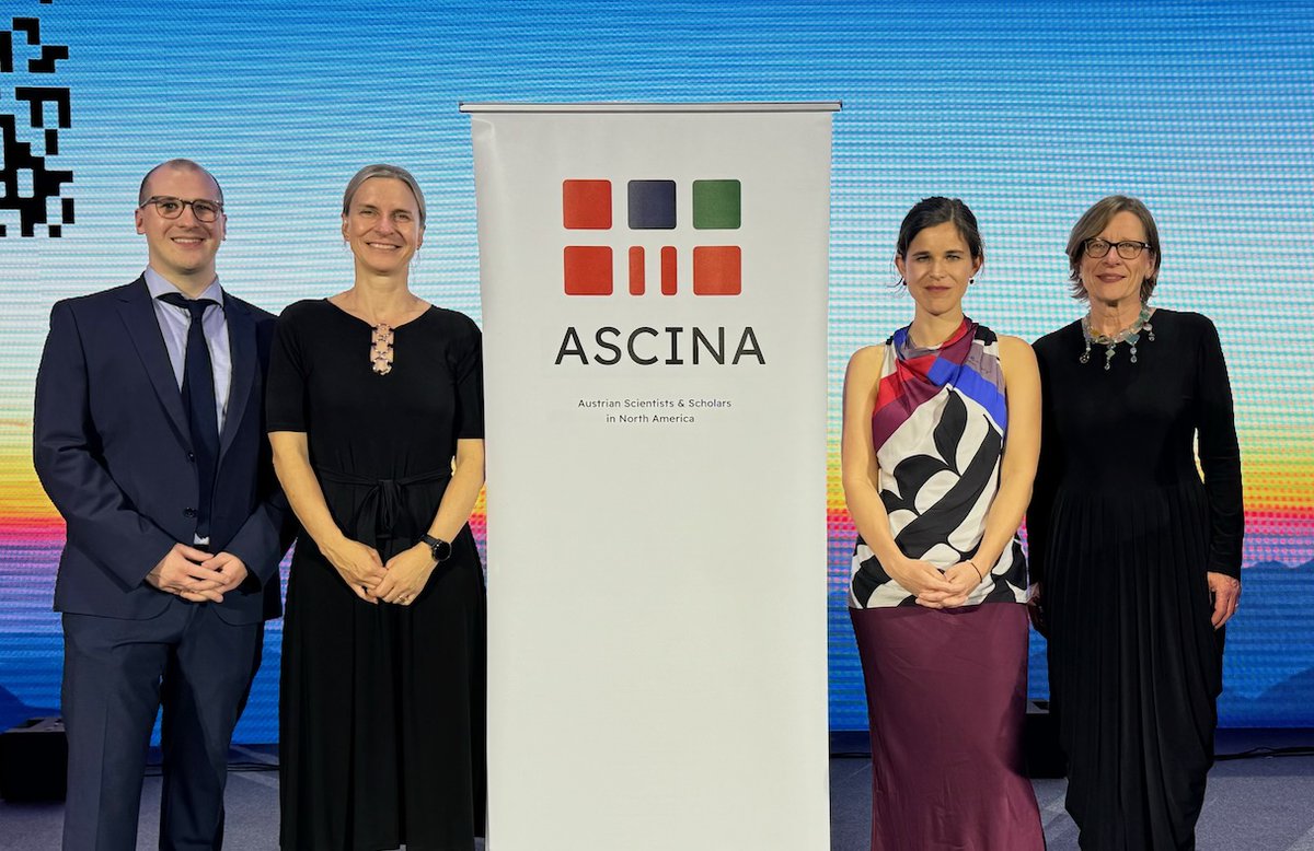 ascina's tweet photo. ASciNA Awards 2025 -- Jetzt bewerben

Die Einreichfrist beginnt am 3. Februar und endet am 7. März 2025.
Details unter: https://t.co/zq1LFgAgLk.

Im Bild: PreisträgerInnen des Jahres 2024 mit ASciNA Präsidentin Alexandra Lieben. https://t.co/JVixGYHv43