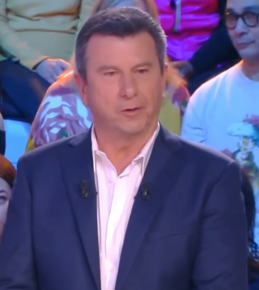 Mediasinfos's tweet photo. Aujourd'hui vers 11H30 en direct sur #CNEWS, #PascalBataille (qui vient de subir une opération pour lui enlever le lobe inférieur du poumon droit) sera l'invité de @morandiniblog dans son émission #MorandiniLive. https://t.co/QRQdZYG7ek https://t.co/tLOHdIvIFI