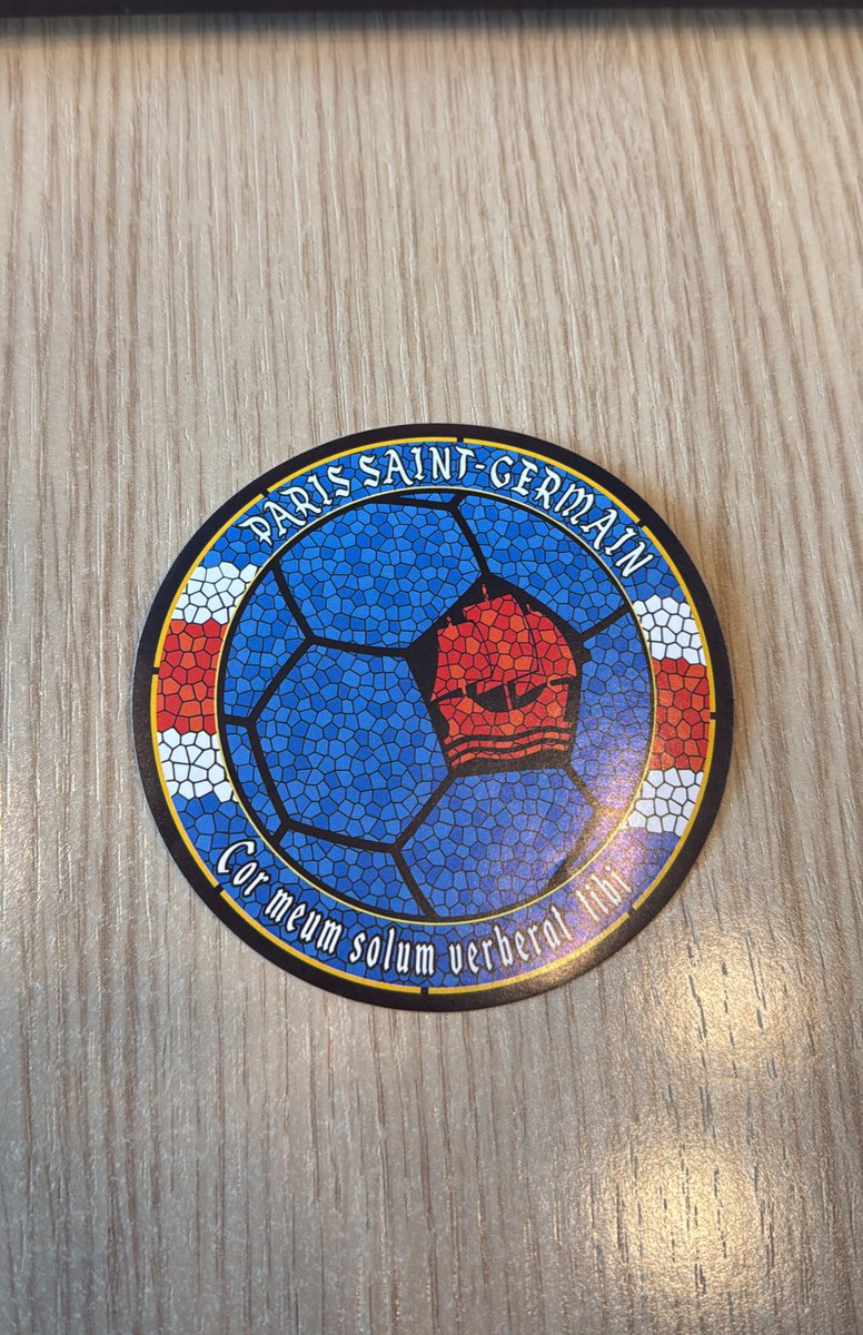 😍 La beauté de ce sticker du PSG en format mosaïque !