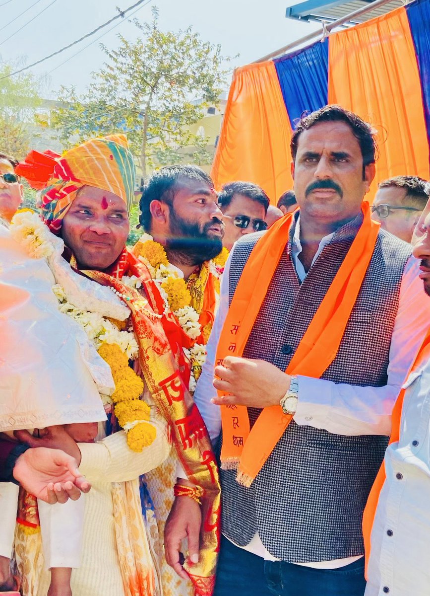 Pankajvyc's tweet photo. आज संस्था नर नारायण द्वारा हरिहर धाम 🚩🚩मंदिर के प्राण प्रतिष्ठा के प्रथम दिवस आ��ोजित कलश यात्रा में सम्मिलित हुआ🚩🚩 https://t.co/585XaawrxW