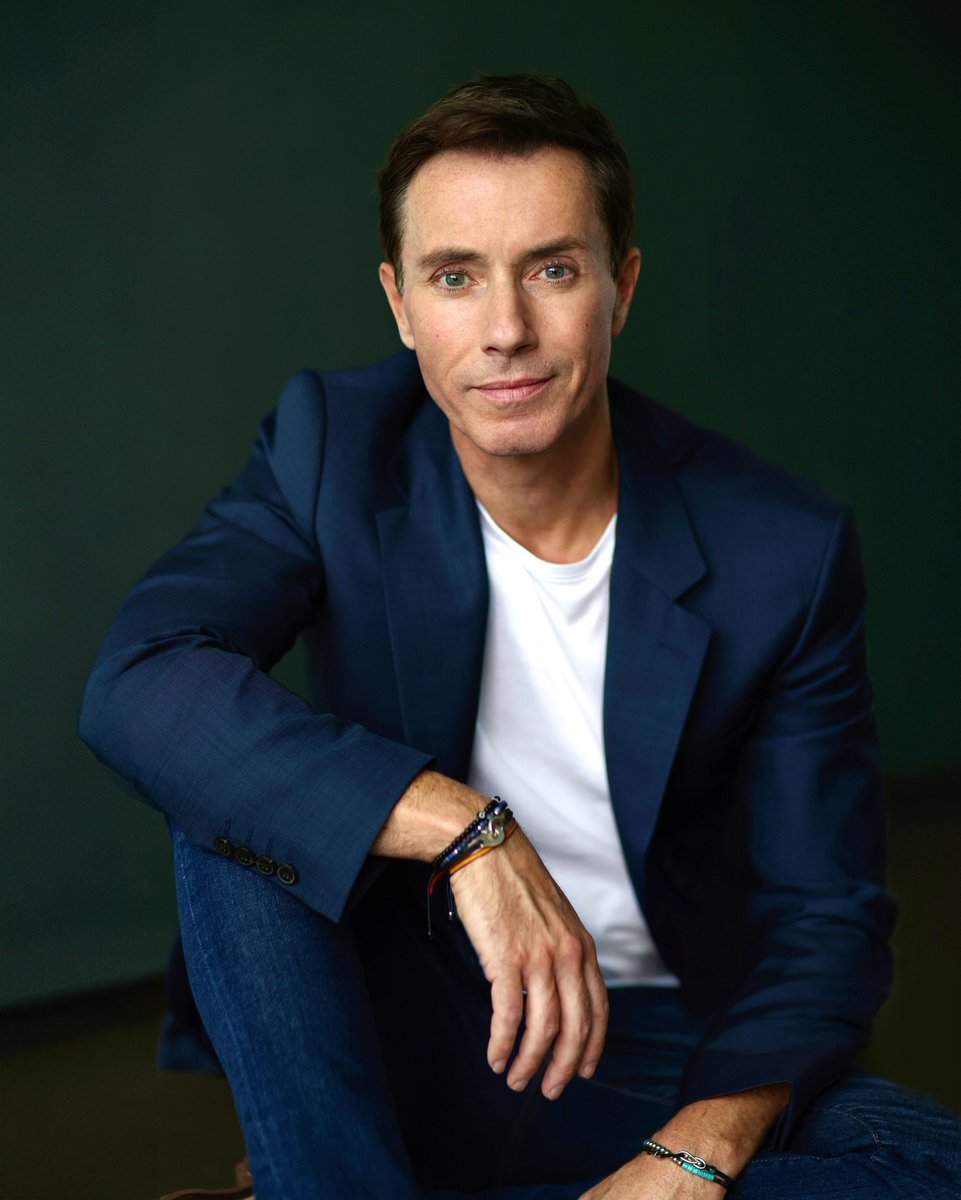 NM_Menton's tweet image. Présentateur et producteur d’« Une vie de bêtes » sur #UshuaïaTV (groupe TF1), le #Mentonnais Gérald Ariano vient de sortir Notre vie avec eux, pour aider à s’#engager dans la #cause #animale.
👉 shorturl.at/x6494
📷 D.R.