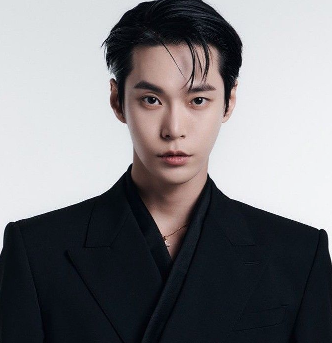 AboutMusicYT's tweet photo. Doyoung of NCT talks about his military service:

"It's not yet! I will talk about it properly when the time comes." https://t.co/cwpZ7cufeP