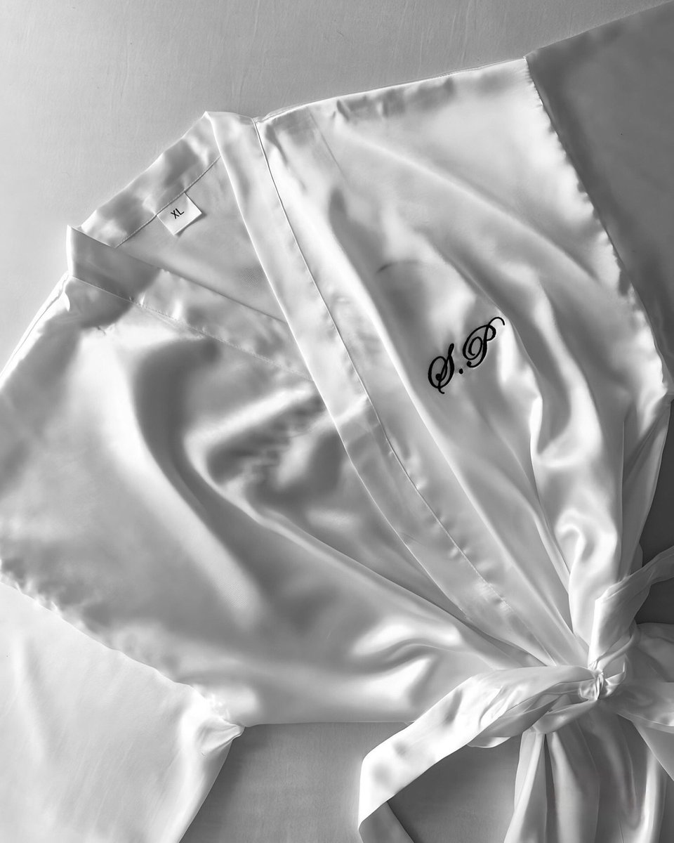 slazy_za's tweet photo. V SPECIAL🌹

1. Buy a robe (R380) and get free front personalisation
OR
Buy a robe (R380) +bonnet (R200) and get free back personalisation 

2. Buy a set of PJs (R500) and get free personalisation 
OR
Buy a set of PJs (R500) +bonnet (R170) and get free personalisation
#GirlTalkZA https://t.co/d55J88XLFr