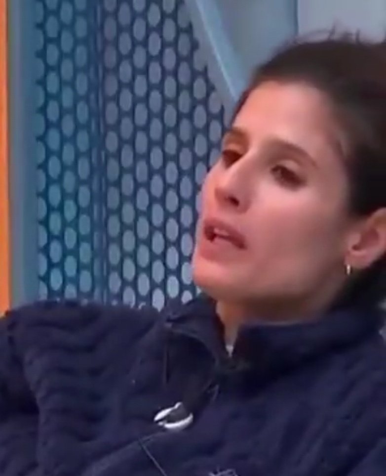 Brujaycotilla's tweet photo. A Tamagochi le parece mal que se hayan autonominado para defenderse de que ellos los nominan en bloque
A Sergio le parece mal que lo nominen a él
A María le da el pálpito de que no les va a salir bien
¿Qué quieren que hagan?
¿Ponerles alfombra a ellos?
#AlexRepesca
#GH3F
#GHDBT4 https://t.co/ZkE1RMpVnQ