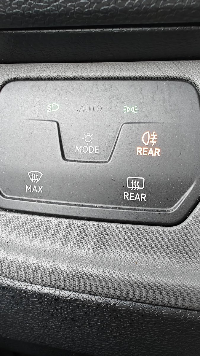 Goedemorgen vanuit een mistig Noord Holland. Vandaag op de weg voor een vroege dienst <a href="/ANWB/">anwb</a>  Zoveel autos op de snelweg zonder verlichting achter, mist wordt niet gedetecteerd als donker dus haal je verlichting van de automatische stand af en zet handmatig je verlichting aan