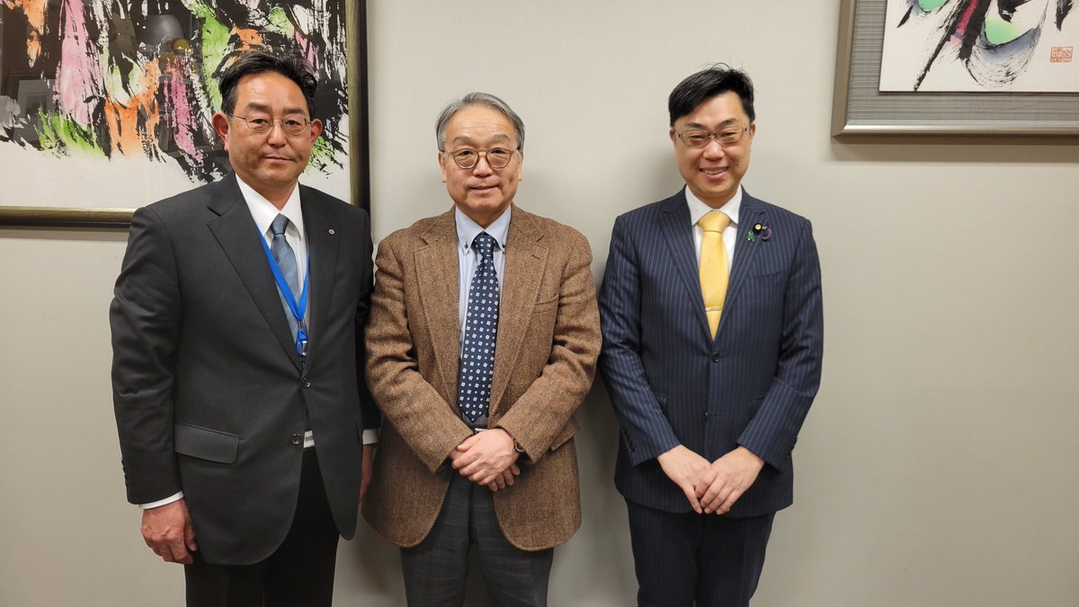 narishige0426's tweet photo. 1月31日(��)秋野参議院議員を通じて国土交通大臣 中野洋昌 大臣に対し認定NPO 法人抱樸 奥田知志 理事長とご一緒に「居住サポート住宅に関する要望」を行いました。 
#公明党
#北九州市 https://t.co/A56kAK1rVu