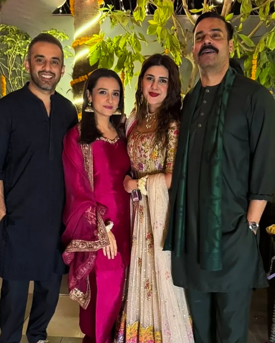 DialoguePak's tweet image. Several celebrities including Momal Sheikh, Shehzad Sheikh, director Abdullah Kadwani and producer Shazia Wajahat were spotted at Gohar Rasheed and Kubra Khan’s dholki event.

#DialoguePakistan #Several #celebrities #GoharRasheed #KubraKhan #dholki #event #spotted