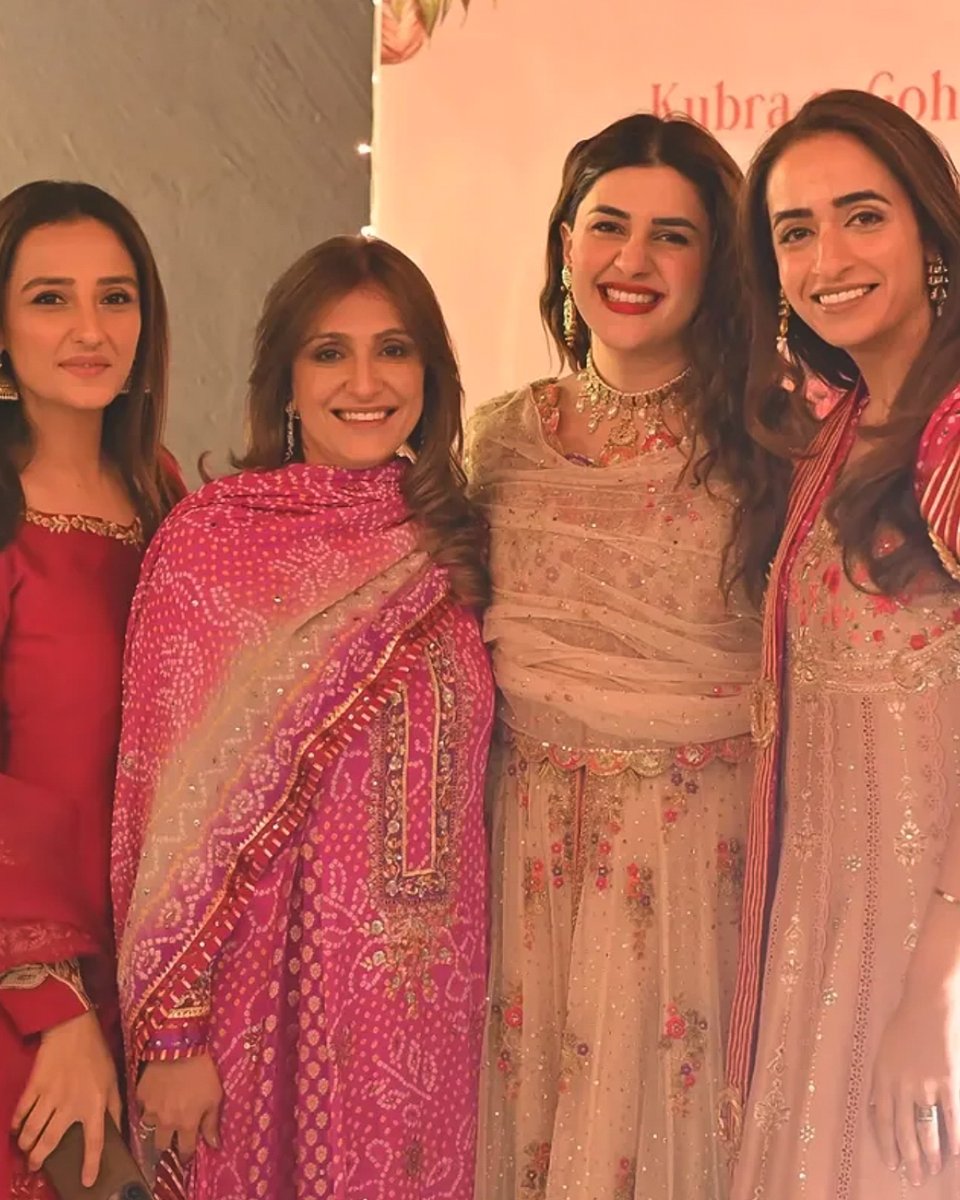 DialoguePak's tweet image. Several celebrities including Momal Sheikh, Shehzad Sheikh, director Abdullah Kadwani and producer Shazia Wajahat were spotted at Gohar Rasheed and Kubra Khan’s dholki event.

#DialoguePakistan #Several #celebrities #GoharRasheed #KubraKhan #dholki #event #spotted