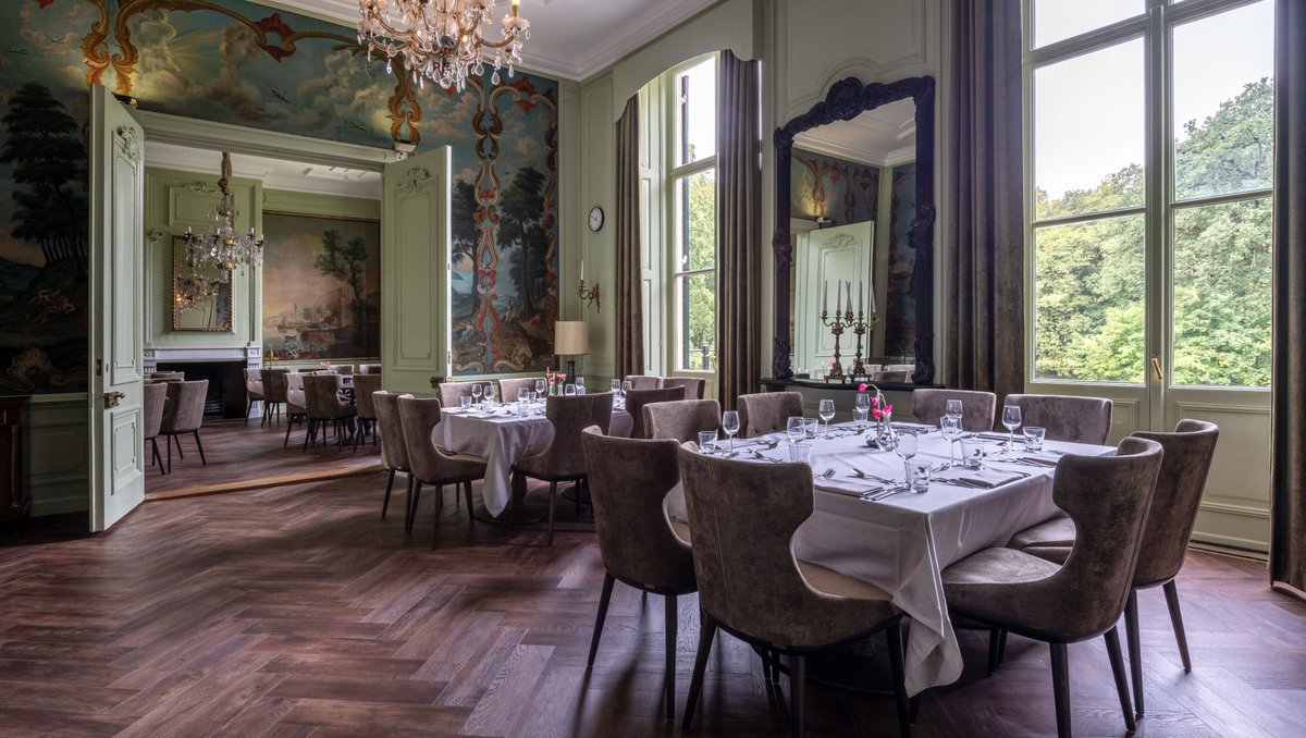Ervaar samen met uw gezelschap een exclusief zakelijk diner in het historische Maarten Maartenshuis, het voormalige woonhuis van schrijver Maarten Maartens. Reserveer via info@landgoedzonheuvel.nl of bel +31 (0)343 473 550. Kijk voor meer informatie op l8r.it/b4YK