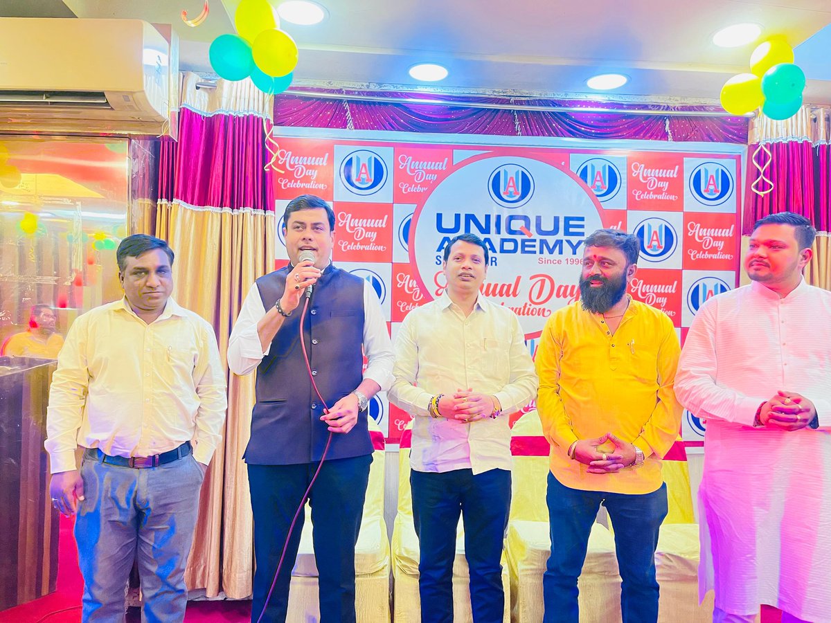 adv_ravivyas's tweet photo. यूनिक एकडमी के वार्षिक उत्सव मे शामिल हुआ.छात्रों से सवाद करते हुए उन्हें उज्जवल भविष्य की शुभकामना दी और अकेडमी के संचालक जनों को बधाई दी.
#AdvRaviVyas #BjpMiraBhayandar #145vidhansabha #UniqueAcademy #AnnualDay #Students https://t.co/cAU5ygwFI8