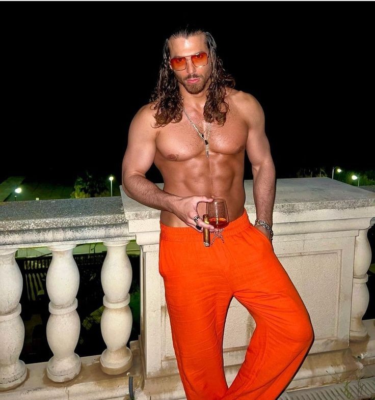 تورا دیدمت بعد عمری سلام
I vote for #CanYaman from Turkey for The 100 Most Handsome Faces of 2025  <a href="/tccandler/">TC Candler</a>
#100faces2025  #tccandler