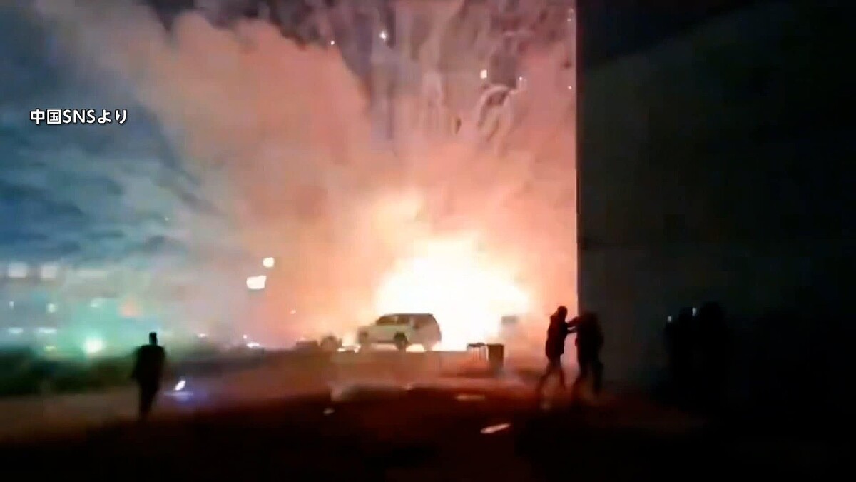 危険】春節の中国で爆竹・花火が原因の事故相次ぐ マンホールに爆竹が