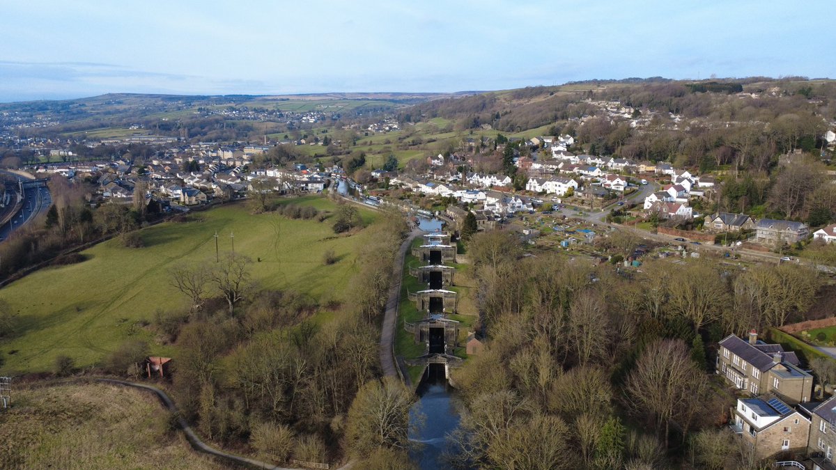BeckGlynn's tweet photo. Bingley Five Rise Locks Yesterday. @JonMitchellTV @bbcweather @Hudsonweather  @JoBlytheTV @kerriegosneyTV @SimonOKing @yorkshirepost @metoffice @itvweather @bbcweather @KeeleyDonovan @Bradford_TandA https://t.co/TmbdRjv56H
