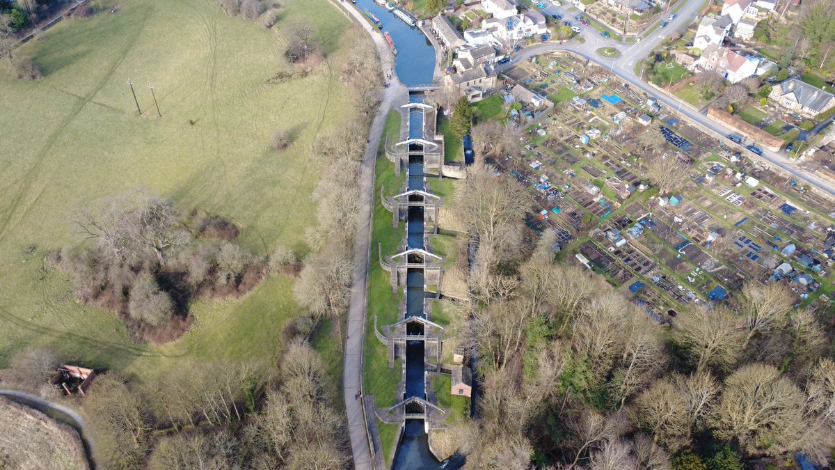 BeckGlynn's tweet photo. Bingley Five Rise Locks Yesterday. @JonMitchellTV @bbcweather @Hudsonweather  @JoBlytheTV @kerriegosneyTV @SimonOKing @yorkshirepost @metoffice @itvweather @bbcweather @KeeleyDonovan @Bradford_TandA https://t.co/TmbdRjv56H
