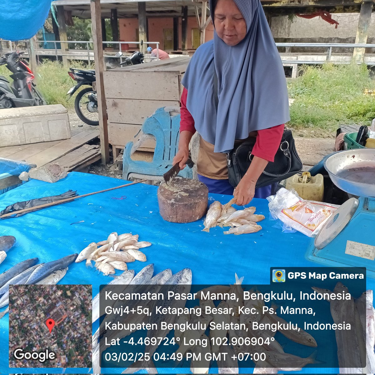 EmaSaleha's tweet photo. Senin (03/02/2025) Giat Luhkan Bengkulu Selatan ,pencatatan hasil penjualan Poklahsar ikan Nila 2 kec. Pasar Manna, ikan rucah 10Kg jual Rp.30.000,-/Kg dipasar lokal  Ampera Manna 
#luhlapor 
#giatluhkansatminkalBRPPUPP
#luhkanBengkuluSelatan https://t.co/OhV8R3Qi4j