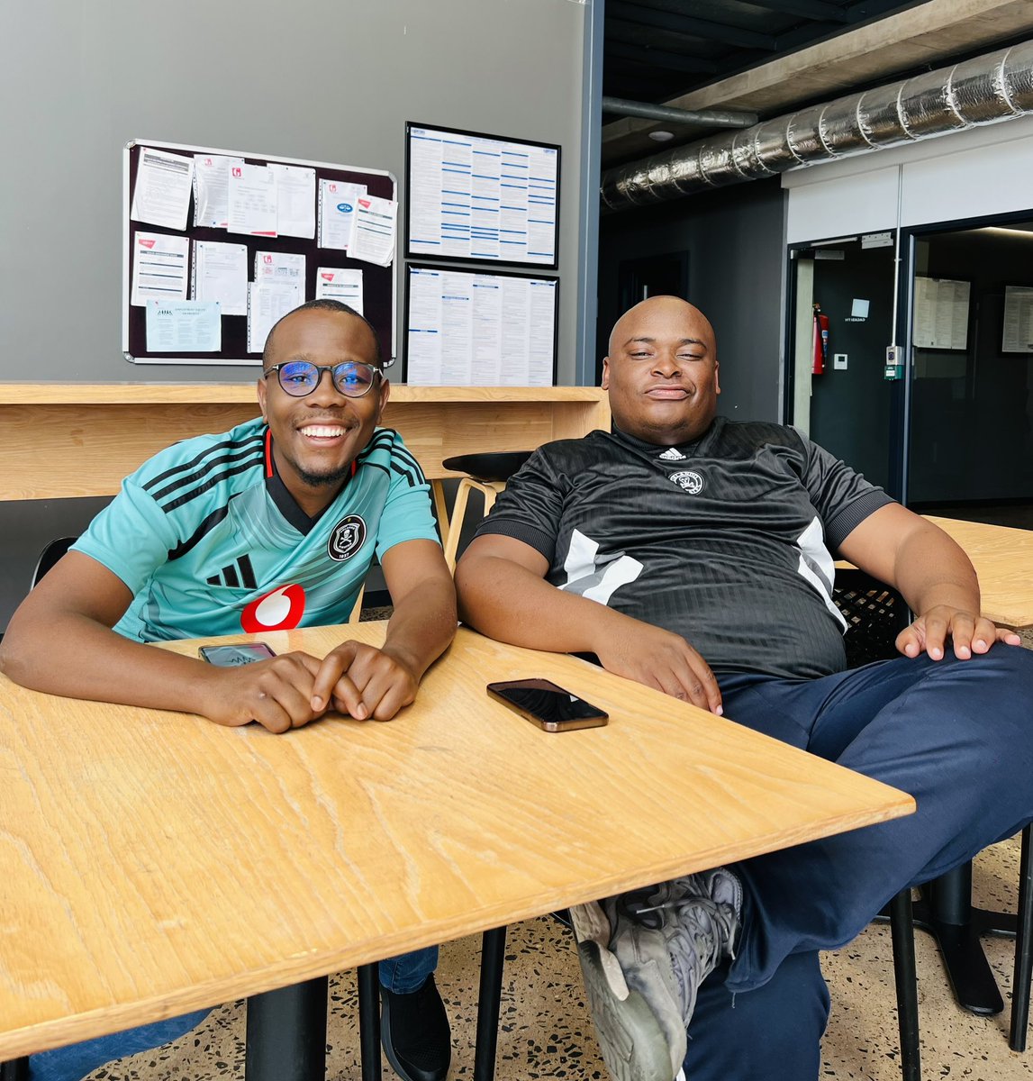 #MCM Edition with “Abafana Abahle”on the #MiddayConnexion 

📻Who do you want to connect with namhlanje?

📞: 0861 596 596
📱: 078 934 2827
💻: gagasiworld.co.za

🎙️: Dj Sonic SA | Khaya Mthethwa SA

 #GagasiFM