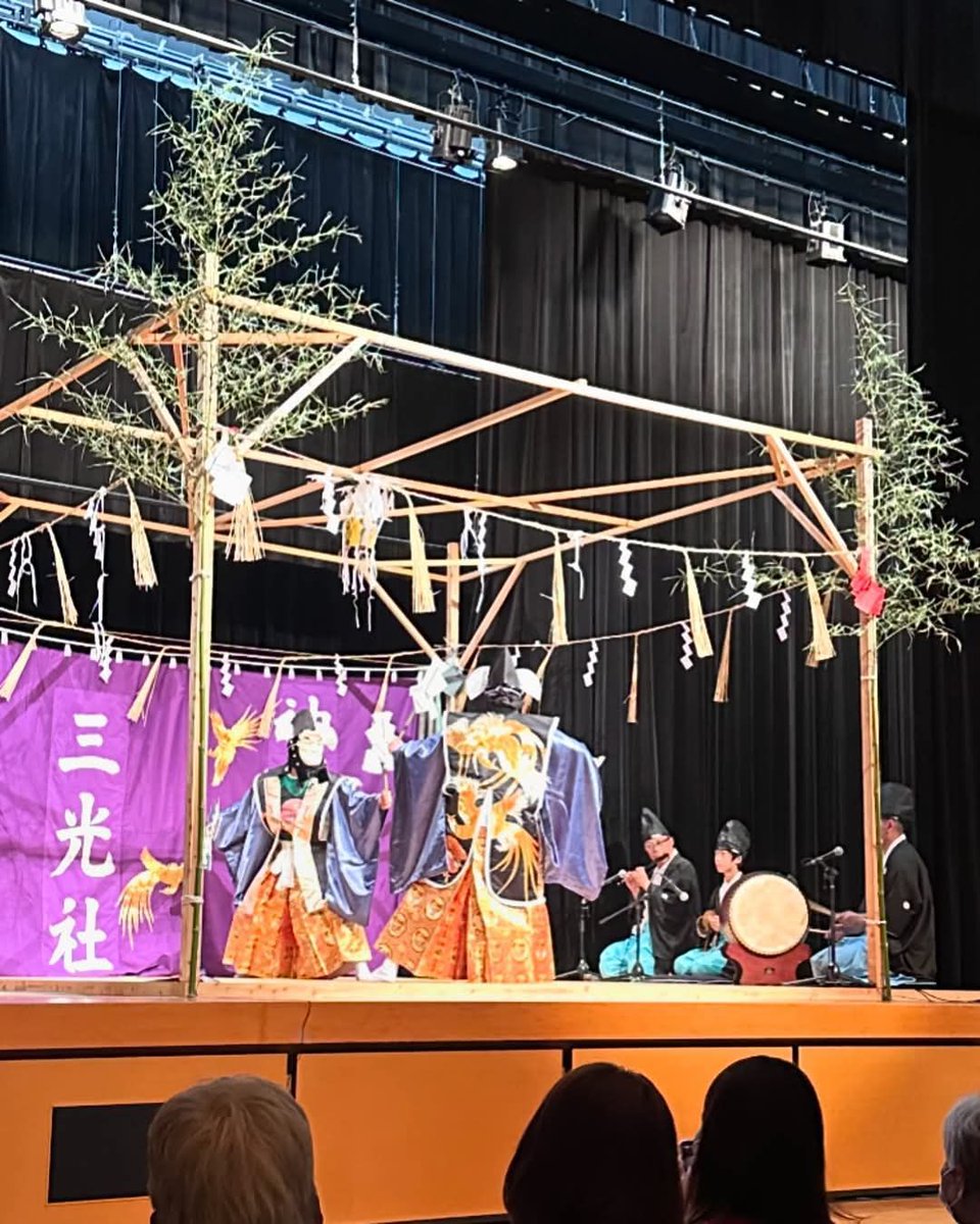 niimilove's tweet photo. 岡山県新見市で活動している神代神楽 三光社さん。

新見の若手神楽大夫が頑張っていらっしゃいます。
ベテランと若手がみんなで文化を引き継いで地域の活性化に取り組んでいることはとても素敵です。
　
#みんなのにいみ愛 #新見市 #niimi #岡山県 #神楽 #伝統芸能 https://t.co/APqFwfJWeh