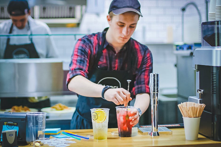 ... #Apprenticeships

Apprenticeships range from level 2 to level 7. Intermediate (level 2) is equivalent to gaining 5 GCSEs at grade 4 (or better) and advanced (level 3) is equivalent to gaining sixth form qualifications, such as A levels. #SkillsForLife #NAW2025