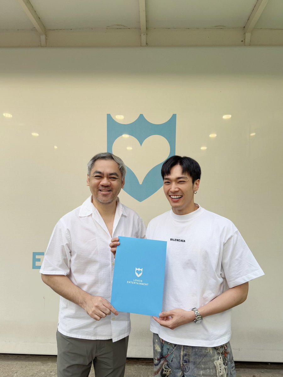 OabnithiW's tweet photo. เป็นศิลปินมีค่ายแล้วครับ💙 https://t.co/A8rnyzUkVG