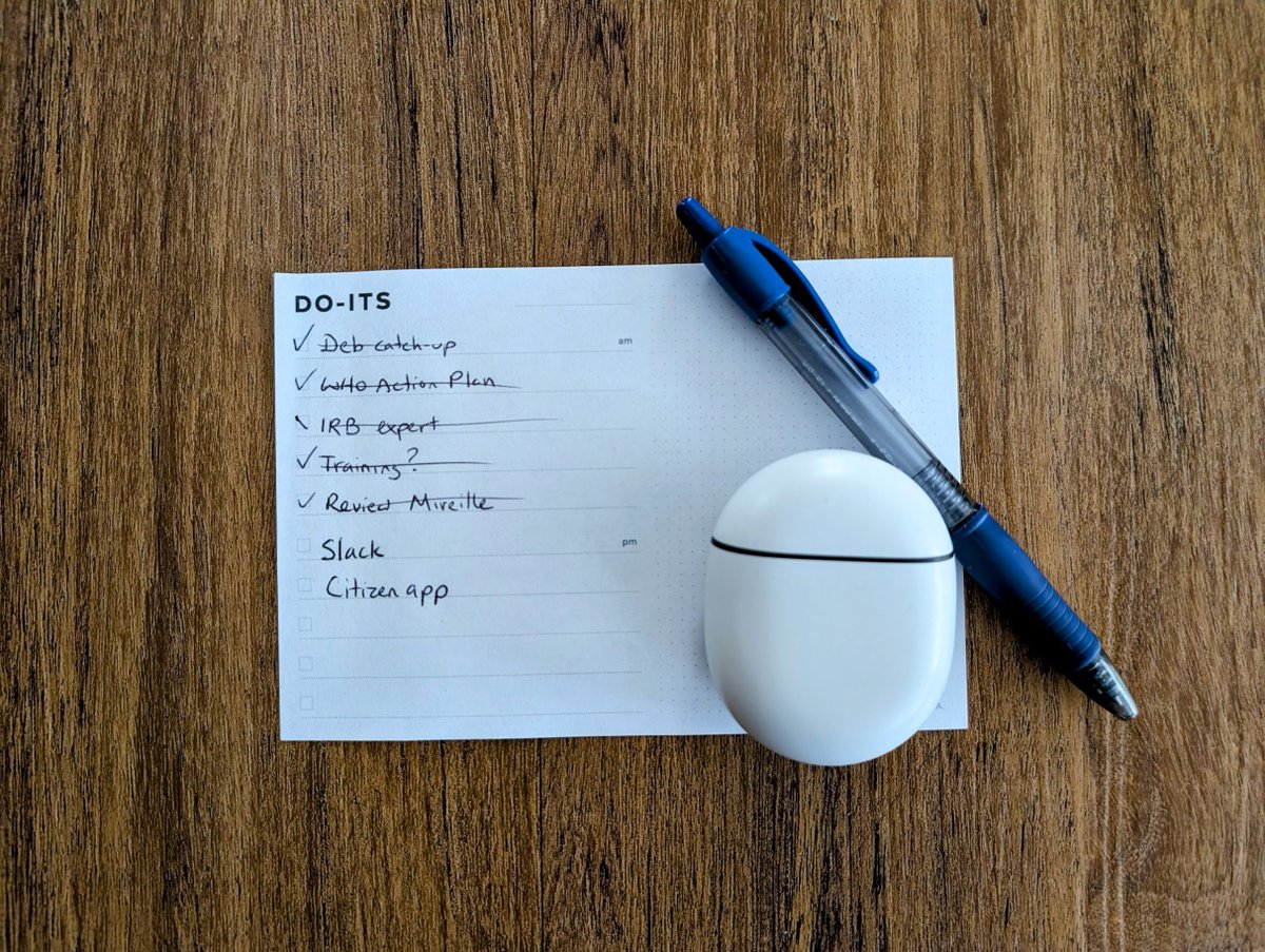 dburka's tweet image. I'm loving using "DO-ITS" notes by
@cameronmoll. They're simple, Post-It notes that you fill out each morning to focus on your key daily tasks. Very effective.