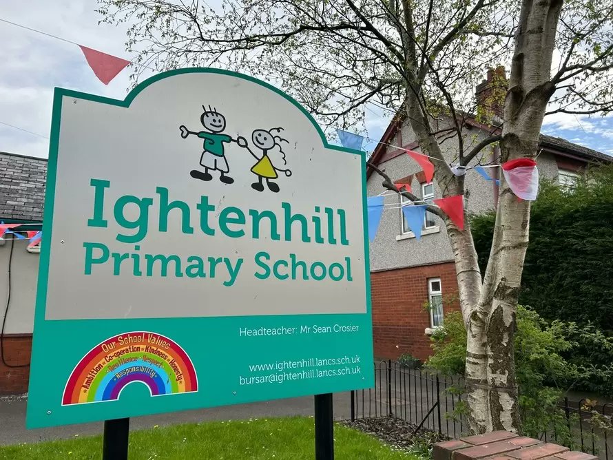 I've been a very busy bee since Christmas! 

Thank You <a href="/IghtenhillPS/">Ightenhill Primary School</a> for having me, your students are a credit to you! we had a great time! 😁
