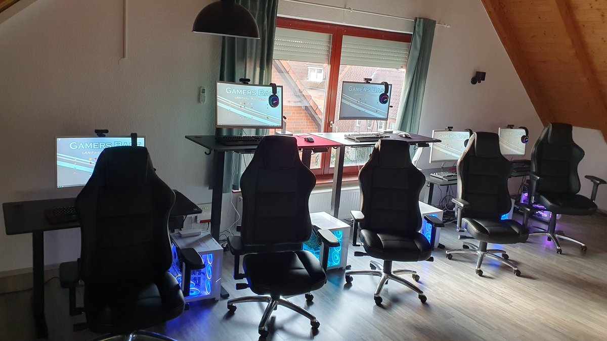 📸 Nur ein kurzes fixes Update:
In der RED Einheit wurde ein wenig umgeräumt - vorher waren die Plätze in einem "L"-Format angeordnet, jetzt in eine 5er-Reihe. 
Das erleichtert das Zusammenspiel nochmal ein wenig ✌️