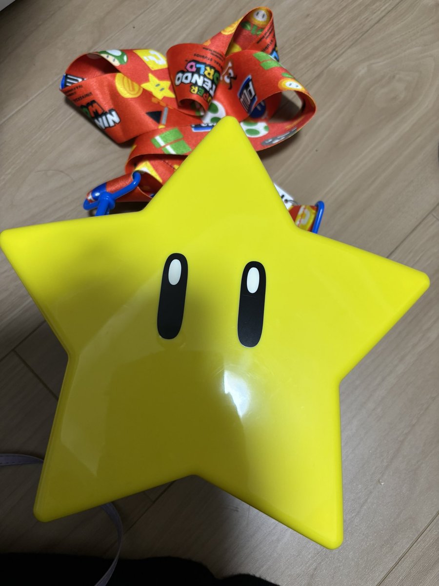 今日は午後からUSJ行ってきました‼️2月ということもあり、わりと空いてました。
チケットが9,900円でビックリ🫢でした。ポップコーン、容器付き買うと1つ5,000円にもまたまたビックリ🫢

#USJ  #任天堂ワールド
#ポップコーン　
#相互フォロー