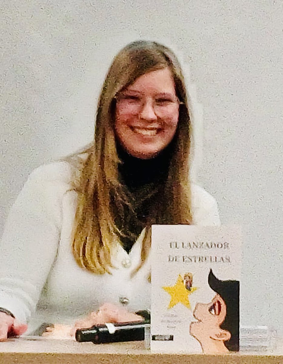 SRozaA's tweet photo. Muchos lo sabéis pero mi hija Carmen De-Bernardi publicó su primer cuento, escrito e ilustrado por ella:

EL LANZADOR DE ESTRELLAS 

Nos enseña que nuestra Estrella llega siempre si nos escuchamos y dejamos ayudar. https://t.co/WnCTSO1H6v
