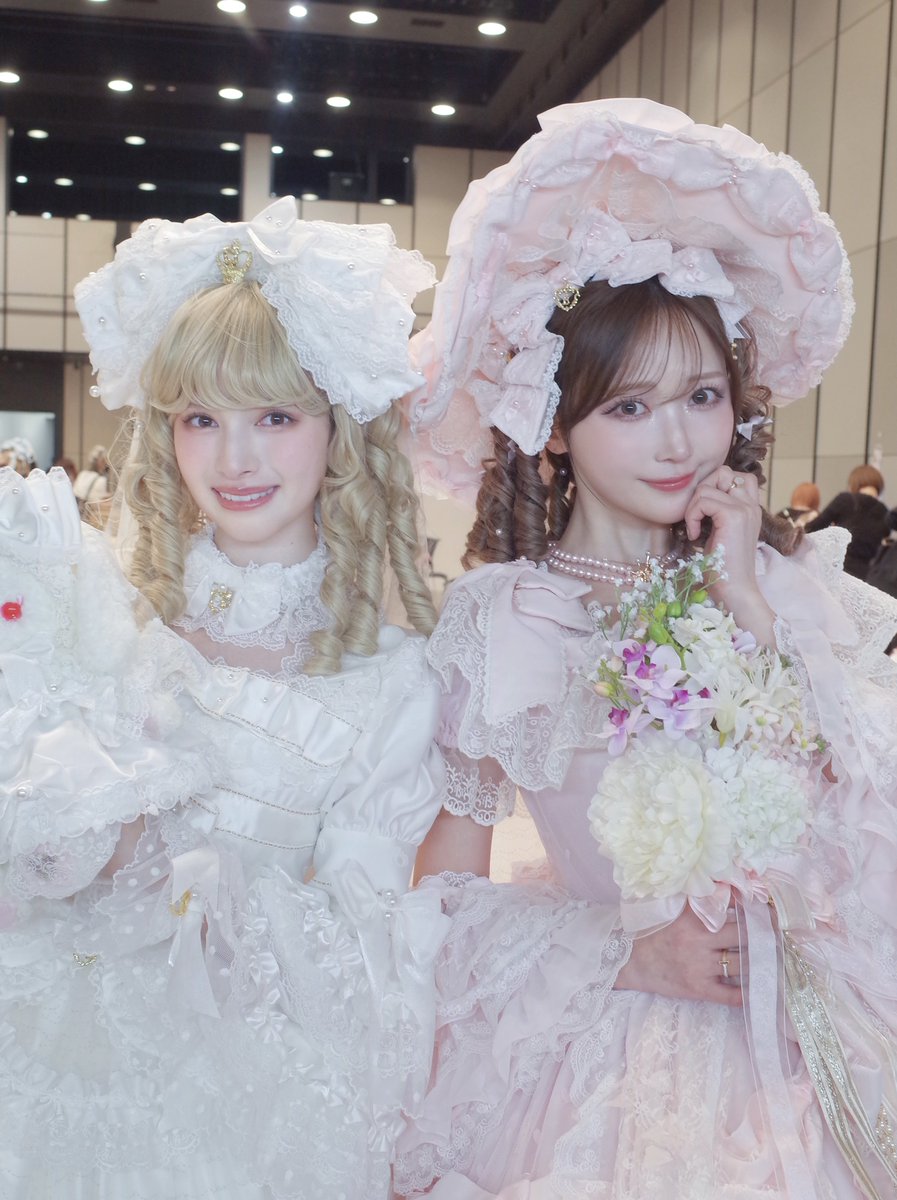 Yuikanno's tweet photo. BABY,THE STARS SHINE BRIGHT
ALICE and the PIRATES
BRAND-NEW COLLECTION in TOKYO

毎年たのしみにしてるロリータの日🎀
今年も新作のショー出演しました
すばらしきファンタジックなドレス
細部までたましいを感じるｶﾜｲｲ

超ときめき♡宣伝部の
あきちゃんかなみちゃんと♡ https://t.co/nqqSiFdPar