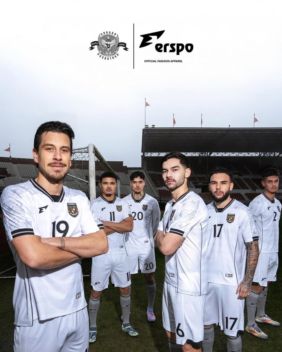idextratime's tweet photo. Jersey kandang dan tandang terbaru timnas Indonesia untuk laga Kualifikasi Piala Dunia ronde ketiga mulai bulan Maret. 🇮🇩

Jadi, beli yang mana? 🫵🏼 https://t.co/kN7KAl63mE