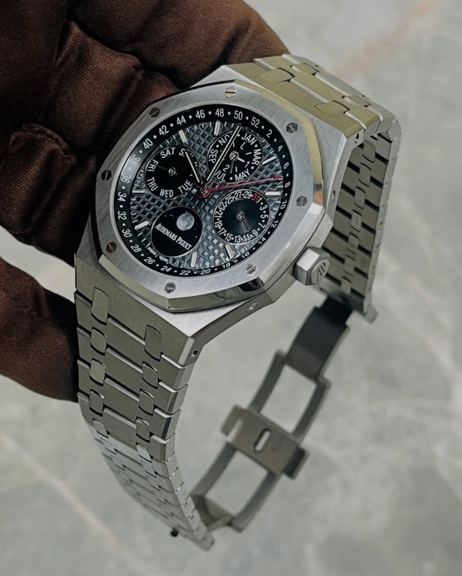 GlobalWatchClub's tweet photo. Audemars Piguet Royal Oak Ref. 26609TI Limited to 88 pieces - China Edition https://t.co/xZqXLbgKDU