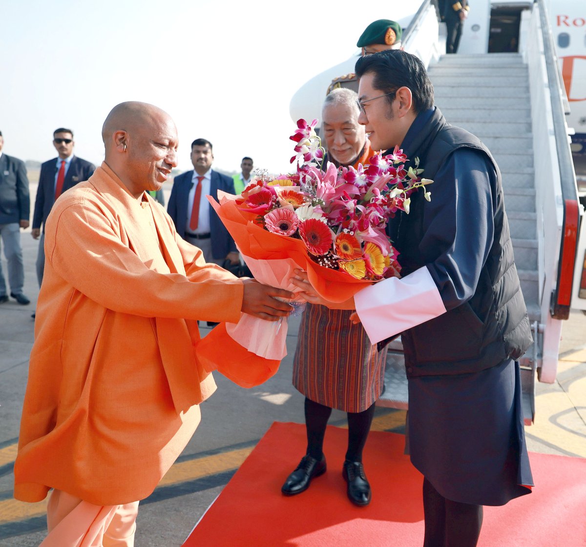 myogiadityanath's tweet photo. शौर्य, संस्कार एवं सांस्कृतिक समरसता की पावन भूमि उत्तर प्रदेश में भूटान के महामहिम नरेश जिग्मे खेसर नामग्याल वांगचुक जी का हार्दिक स्वागत एवं अभिनंदन! https://t.co/yTmDPs9Q7H