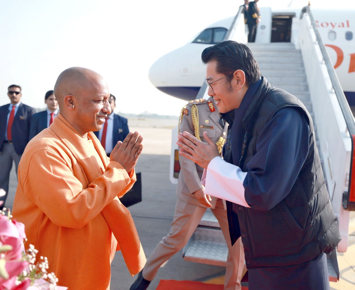 myogiadityanath's tweet photo. शौर्य, संस्कार एवं सांस्कृतिक समरसता की पावन भूमि उत्तर प्रदेश में भूटान के महामहिम नरेश जिग्मे खेसर नामग्याल वांगचुक जी का हार्दिक स्वागत एवं अभिनंदन! https://t.co/yTmDPs9Q7H