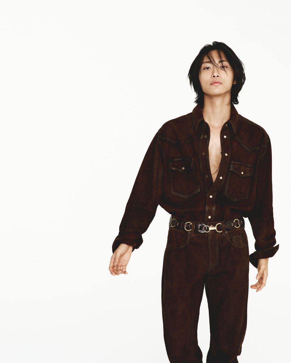 ATEEZUD's tweet photo. [📷] SEONGHWA as the face of ISABEL MARANT SPRING-SUMMER 2025

#SEONGHWA #성화 #IsabelMarant #SeonghwaxIsabelMarant @ATEEZofficial https://t.co/ebmWuqRrxi