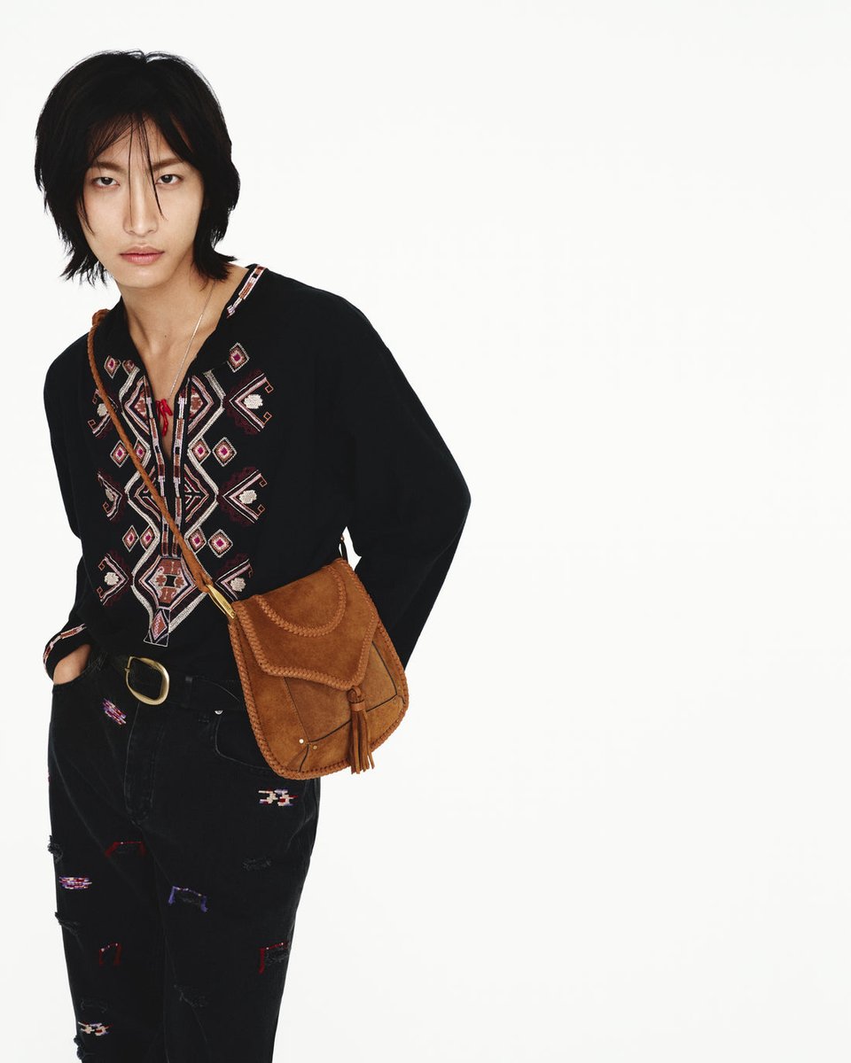 ATEEZUD's tweet photo. [📷] SEONGHWA as the face of ISABEL MARANT SPRING-SUMMER 2025

#SEONGHWA #성화 #IsabelMarant #SeonghwaxIsabelMarant @ATEEZofficial https://t.co/ebmWuqRrxi