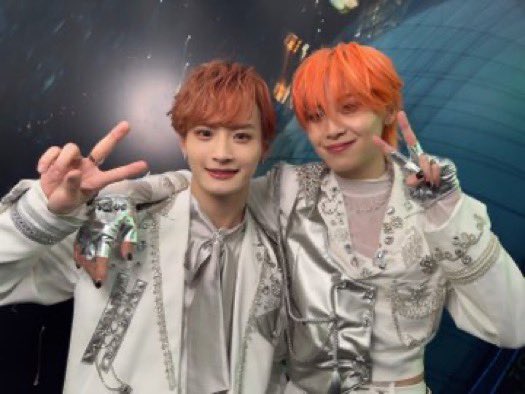 RenTaksayu's tweet photo. えー！かわいいー！！前髪下ろし蓮ちゃんも香信君も✨#BNANA 踊る2人も🕺🍌餌付けされてる純喜もーー！！🤭

#JO1 #DXTEEN https://t.co/FPBWmREbuO