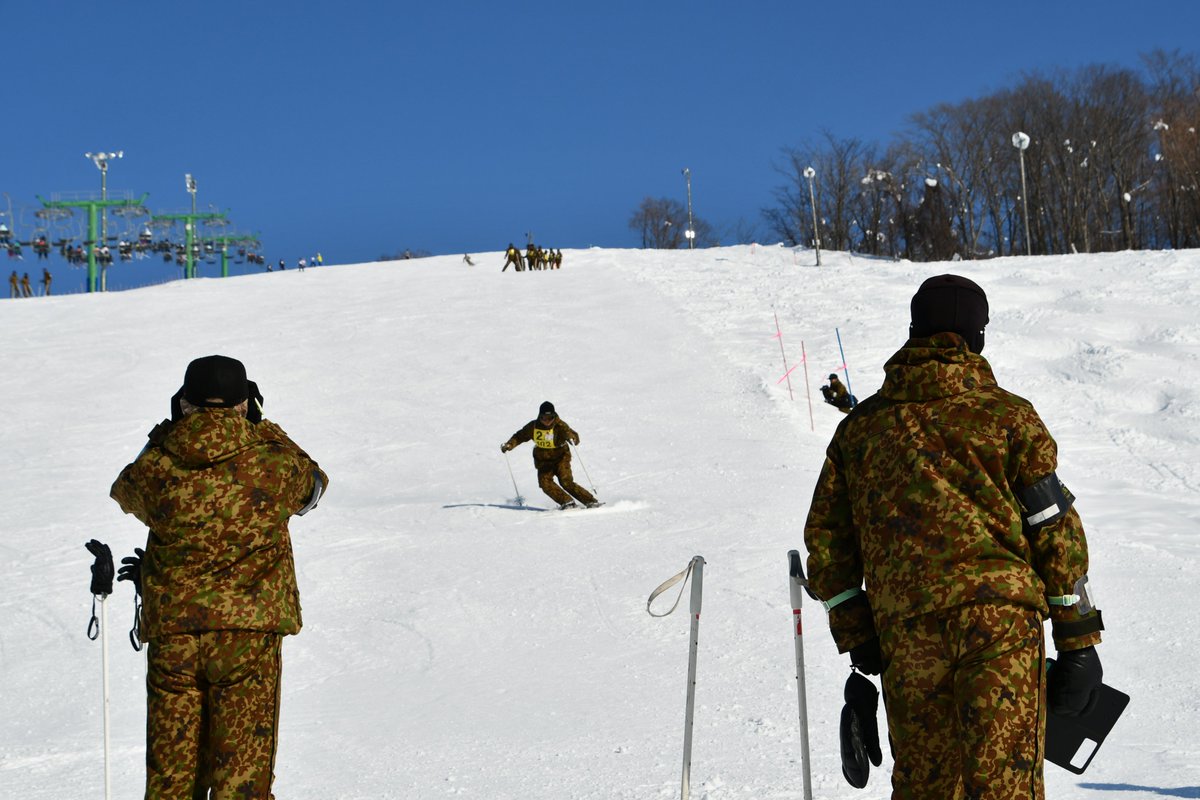 第2師団 は、#ぴっぷスキー場 において、『#師団部隊スキー指導官特別