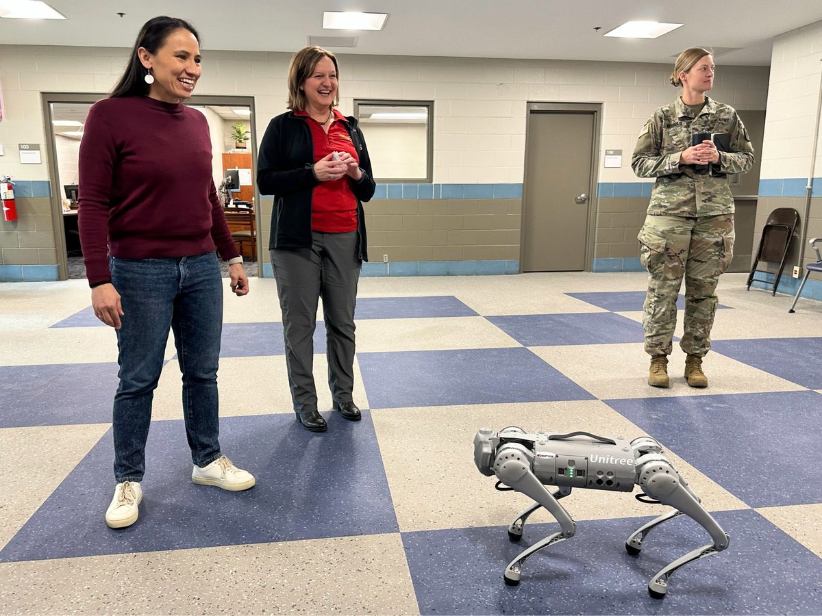 RepDavids's tweet photo. .@STARBASEKC is making STEM learning exciting for students across our region. I got to see future engineers and scientists in action — and trust me, the future is in great hands! https://t.co/SgoFPbh49X