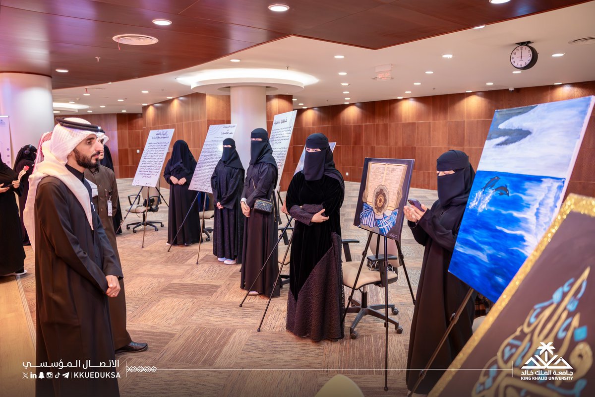 kkueduksa's tweet image. دشّن عميد عمادة شؤون الطلاب بـ #جامعة_الملك_خالد د.علي بن مسفر القحطاني، صباح اليوم، معرض الكتاب والفنون للأندية الطلابية، وذلك بالمكتبة المركزية بالمدينة الجامعية بالفرعاء، بحضور جمع من طلاب وطالبات كليات الجامعة..