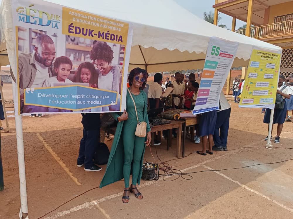 EdukMedia's tweet photo. L'impact #DésinfoxJeunesse👌🏽
Les encadreurs de Yaoundé, à peine formés, ont déjà lancé des activités dans leurs structures respectives. Les élèves du Lycée de Biyem-assi et du collège Don Bosco commencent à bénéficier des ressources et connaissances en EMI sur l'esprit critique https://t.co/pDHeTlDe1w